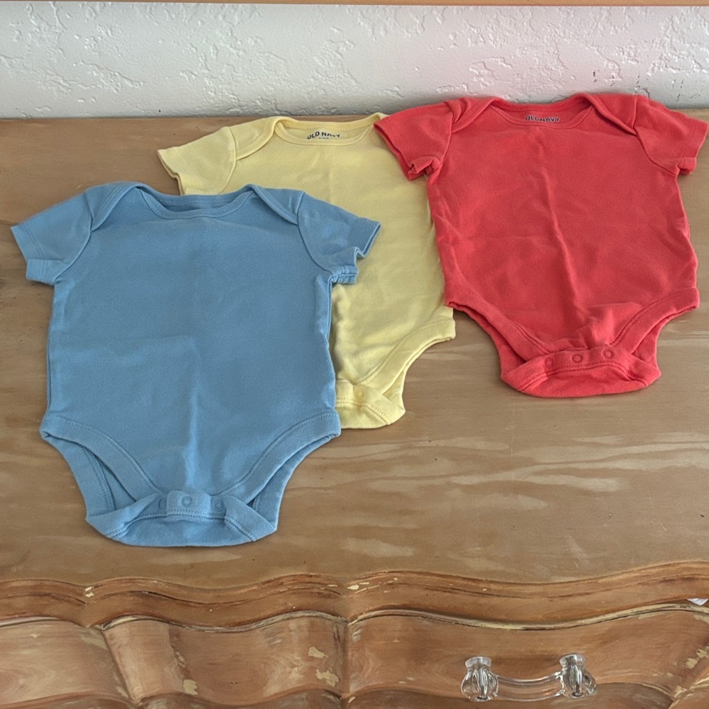 Old Navy Colorful Baby Outfit Collection - Picture 3 of 11